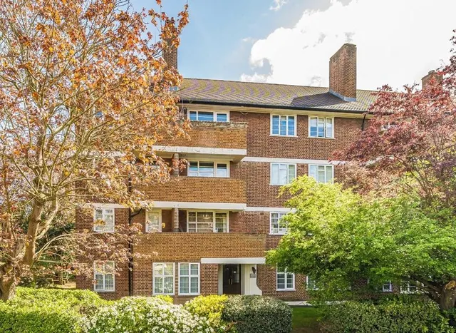 Sheen Court, Richmond, TW10, photo 1