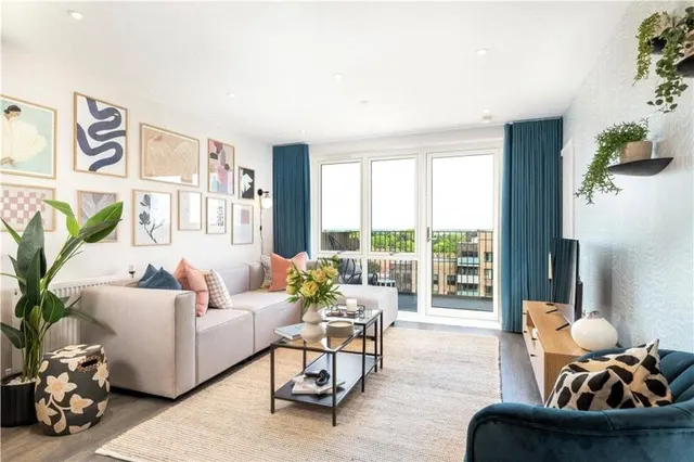 St. Andrews Way, Watford, WD19, photo 3
