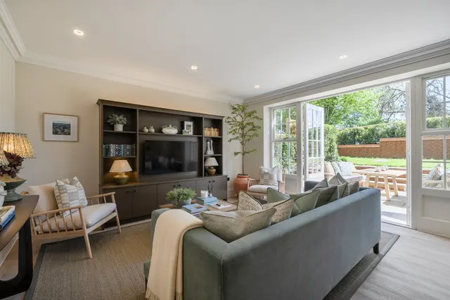 Newlands Place, Ampfield, SO51, photo 3
