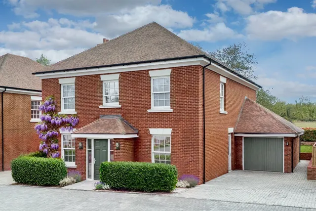 Newlands Place, Ampfield, SO51, photo 1