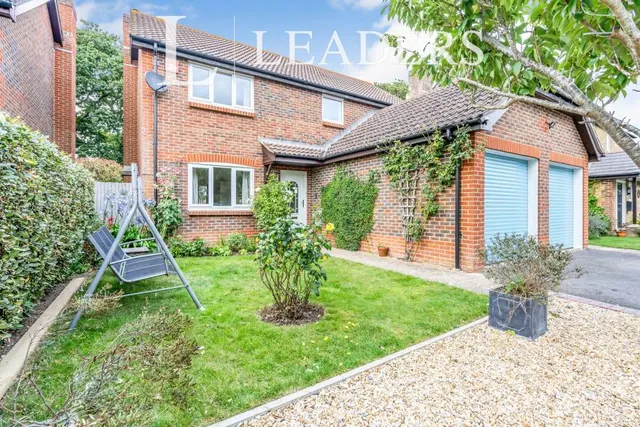 Bathurst Close, Hayling Island, PO11, photo 1