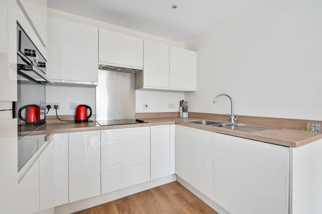 Photo 2 — Flat 74, Austen House, Station View, Guildford