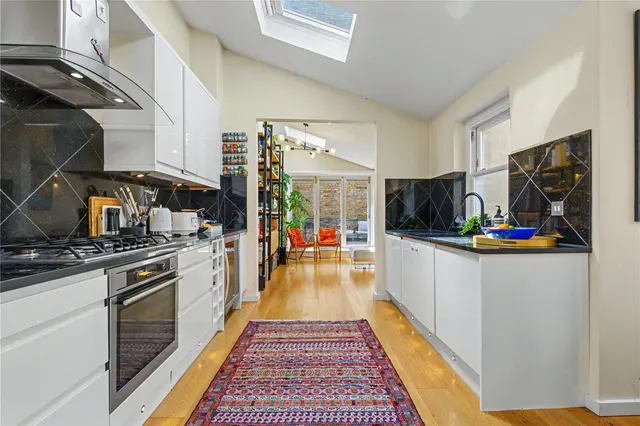 Northcote Road, London, SW11, photo 1