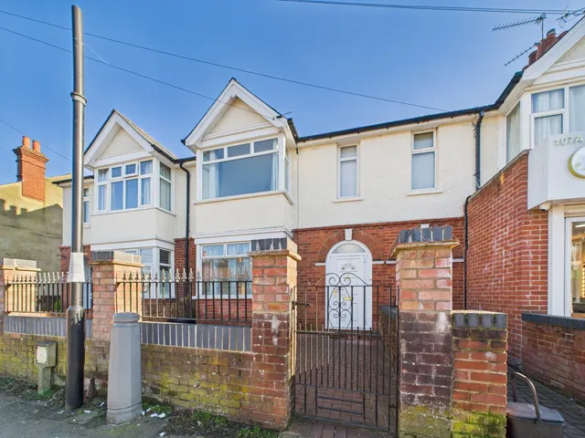 School Road, Tilehurst, RG31, photo 1