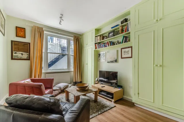 Flat 7, 96-98 Alderney Street, London, photo 1