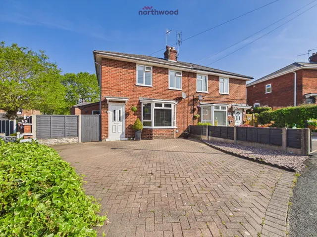 Maple Avenue, Wrexham, LL12, photo 1