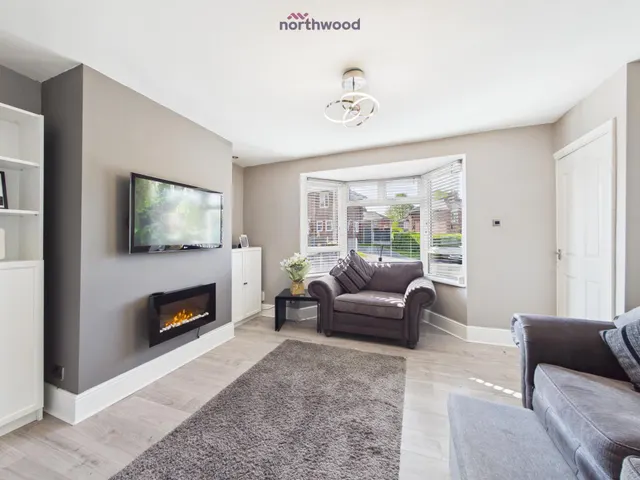 Maple Avenue, Wrexham, LL12, photo 3