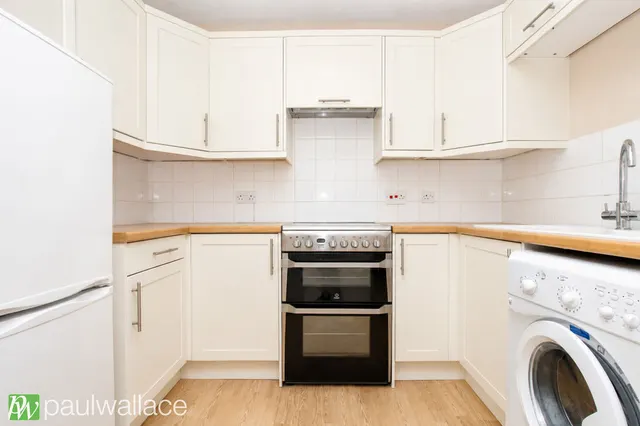 Lee Close, Stanstead Abbotts, SG12, photo 3