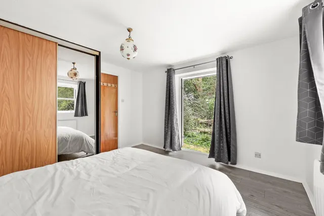 2 bedroom flat — Fourways, 661 - 663 High Road, IG9 5HW
