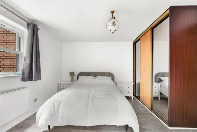 Photo 3 — Fourways, 661 - 663 High Road, IG9 5HW