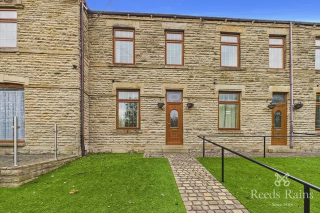 Bradford Road, Batley, West Yorkshire, WF17, photo 1