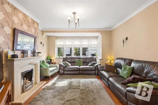 Pettits Boulevard, Romford, RM1, photo 2