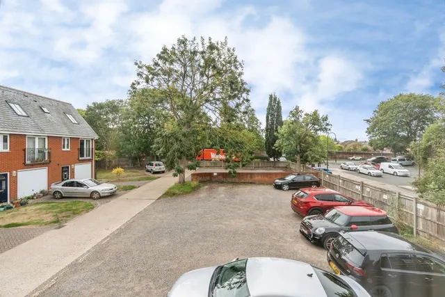 Rumbridge Street, Totton, SO40, photo 1