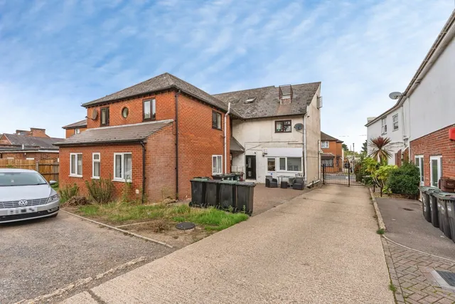 Rumbridge Street, Totton, SO40, photo 3