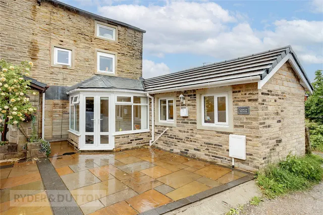Beckett Street, Lees, OL4, photo 1