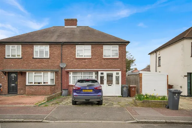 Stanley Avenue, Dagenham, RM8, photo 1