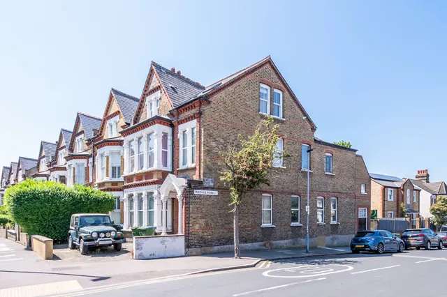 Photo 3 — 83b Charlton Road, London