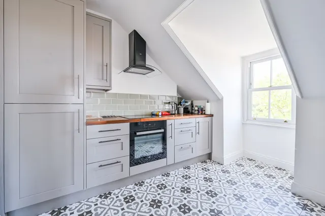 83b Charlton Road, London, photo 1