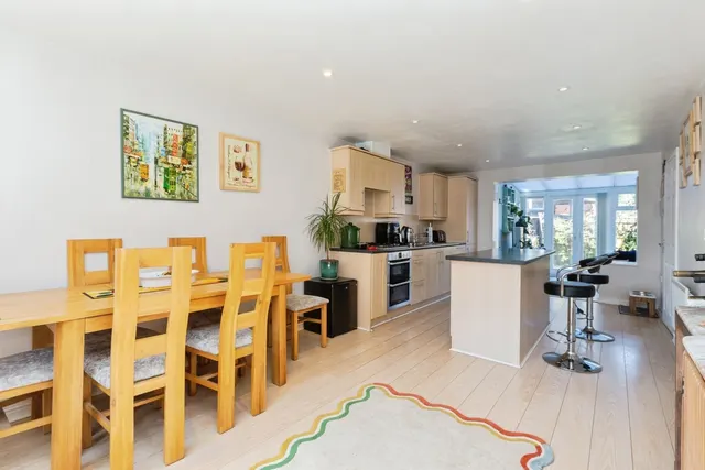 Photo 3 — Petronel Road, Aylesbury, Buckinghamshire, HP19