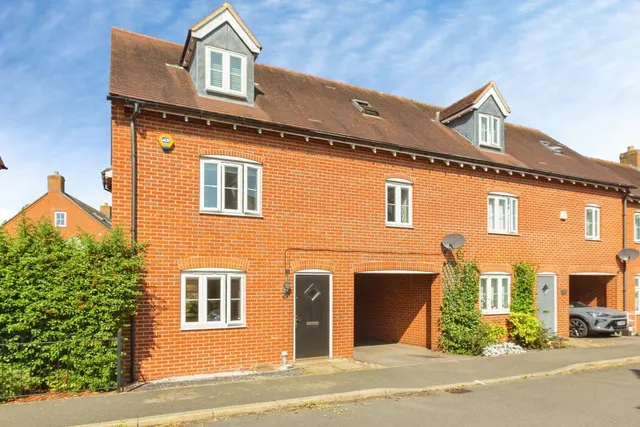 Petronel Road, Aylesbury, Buckinghamshire, HP19, photo 1
