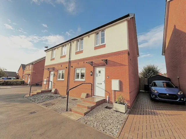 Photo 3 — Ceres Road, Swindon, Wiltshire, SN26 8AF