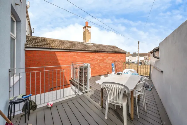 Photo 3 — Crown Road, Great Yarmouth