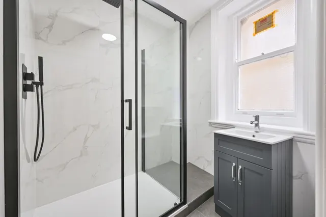 Photo 3 — Lower Ground Floor Flat, 27 Manor House, London