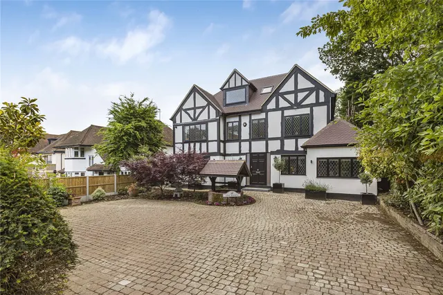 Parkgate Avenue, Hadley Wood, EN4 0NN, photo 1