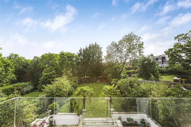 Photo 2 — Parkgate Avenue, Hadley Wood, EN4 0NN