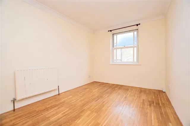 Deerhurst Crescent, Hampton Hill, TW12, photo 3