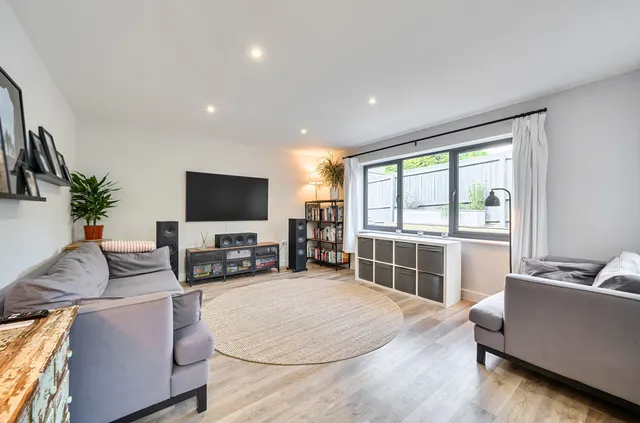 Perins Close, Alresford, SO24, photo 3