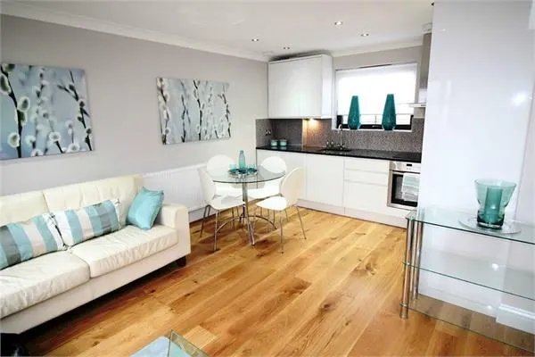 Wavertree Court, Mill Hill, NW7, Mill Hill, photo 1