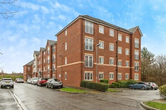 Robinson Road, Ellesmere Port, CH65, photo 1