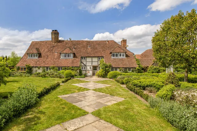 6 bedroom house, Wildwood Lane, Cranleigh, GU6