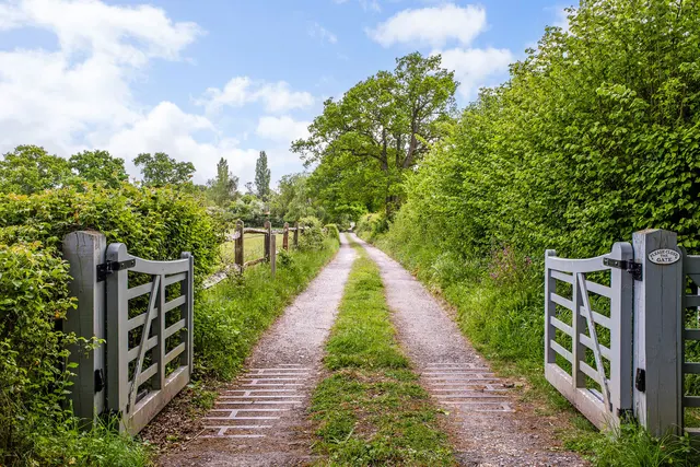 Wildwood Lane, Cranleigh, GU6, photo 3