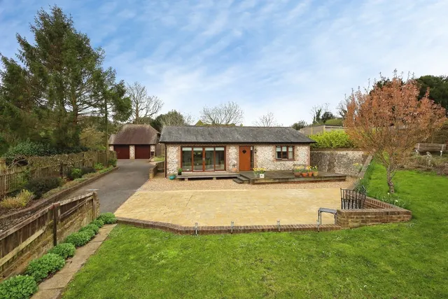 The Street, Offham, BN7, photo 2