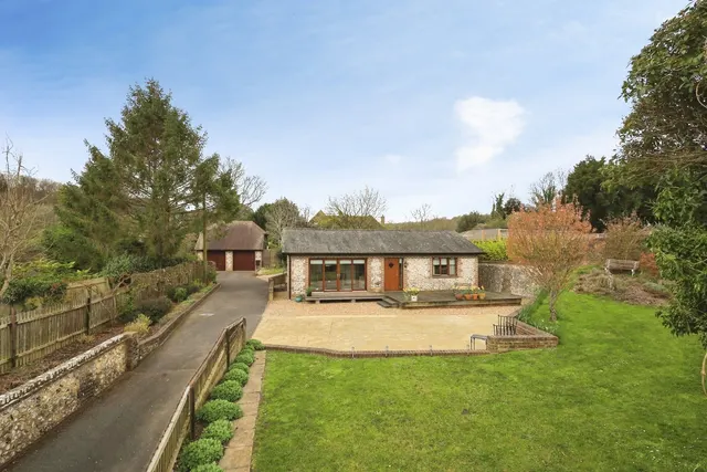 The Street, Offham, BN7, photo 3