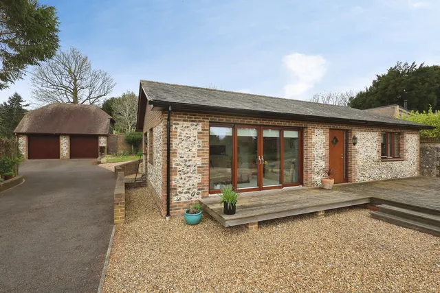 2 bedroom house, The Street, Offham, BN7