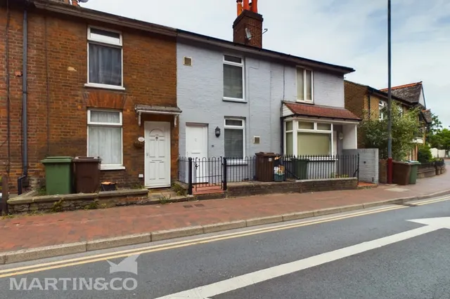 Victoria Road, TN1, photo 1