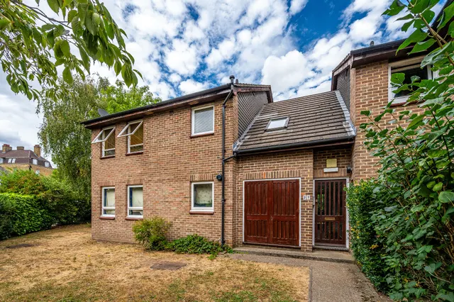 27c Westcott Road, London, photo 1
