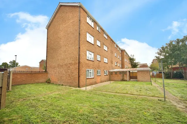 Greenhill Grove, London, E12, photo 1