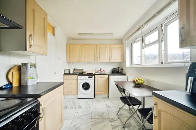 Photo 3 — Greenhill Grove, London, E12