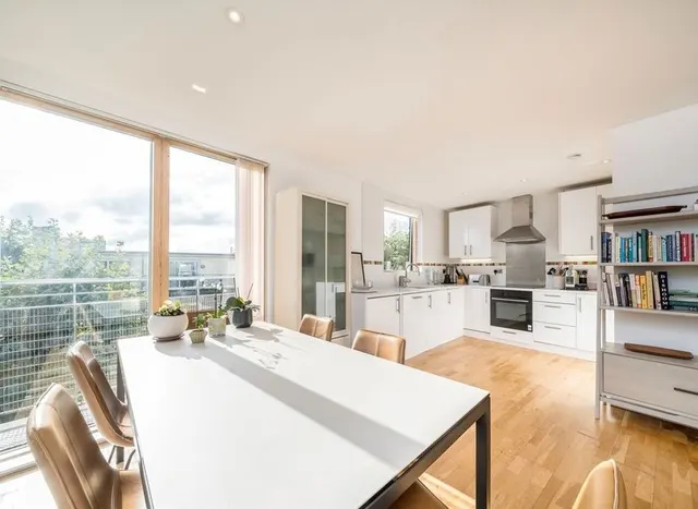 Photo 2 — Alscot Road, Bermondsey, SE1