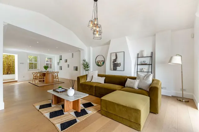 Putney Bridge Road, Putney, London, SW15 2NY, photo 1