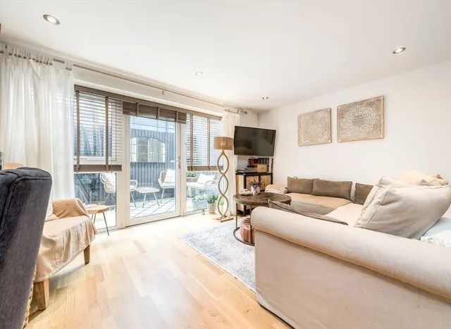 Fraser Road, Perivale, UB6, photo 3