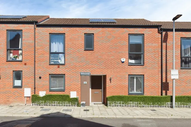 Marine Crescent, ILFORD, Essex, IG6, photo 1
