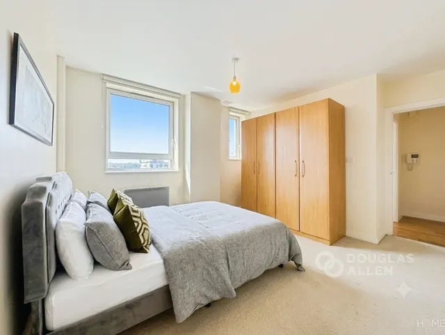 High Road, Chadwell Heath, RM6, photo 2