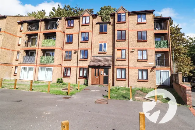 Sandcliff Road, Erith, DA8, photo 1