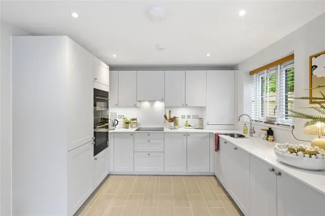 Bakeham Lane, Englefield Green, TW20, photo 2