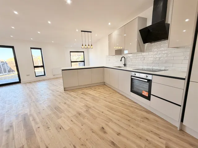 Freshwell Avenue, Romford, RM6, photo 3